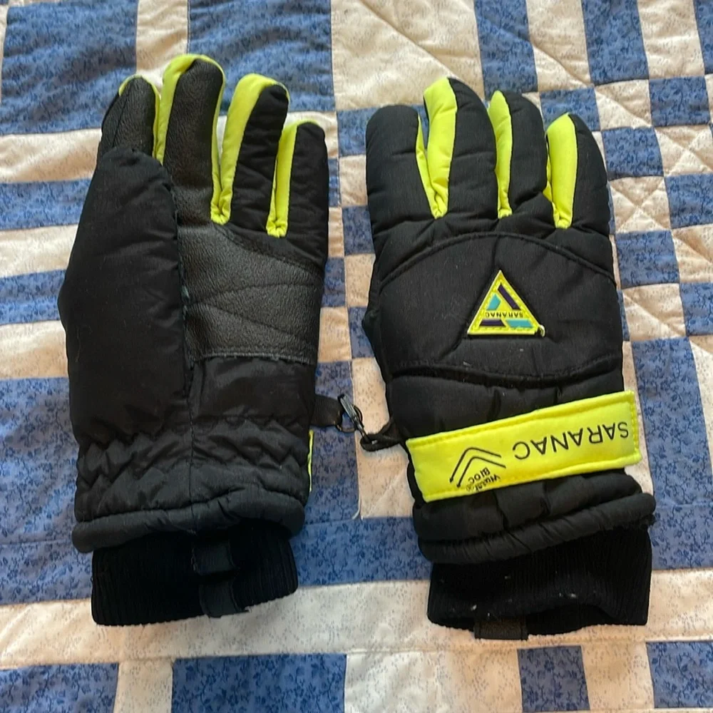 Saranac Velcro gloves Youth Medium